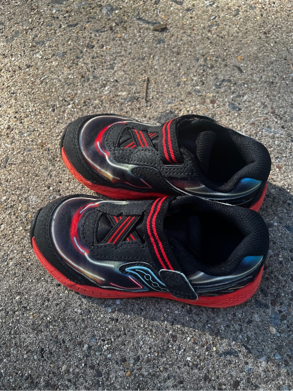 Boys Size 9T Saucony Sneakers